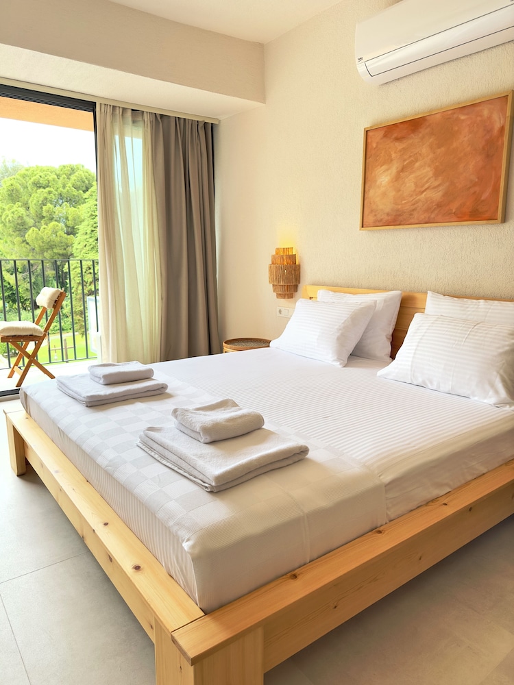 Rue Rooms