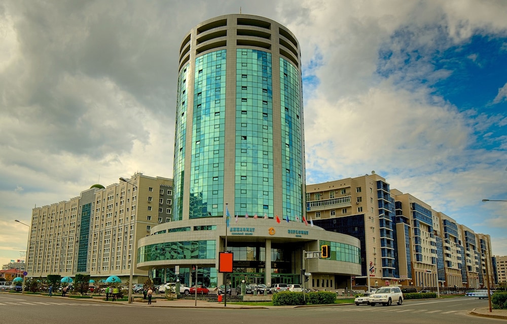Sultan (Astana) – Diplomat Hotel