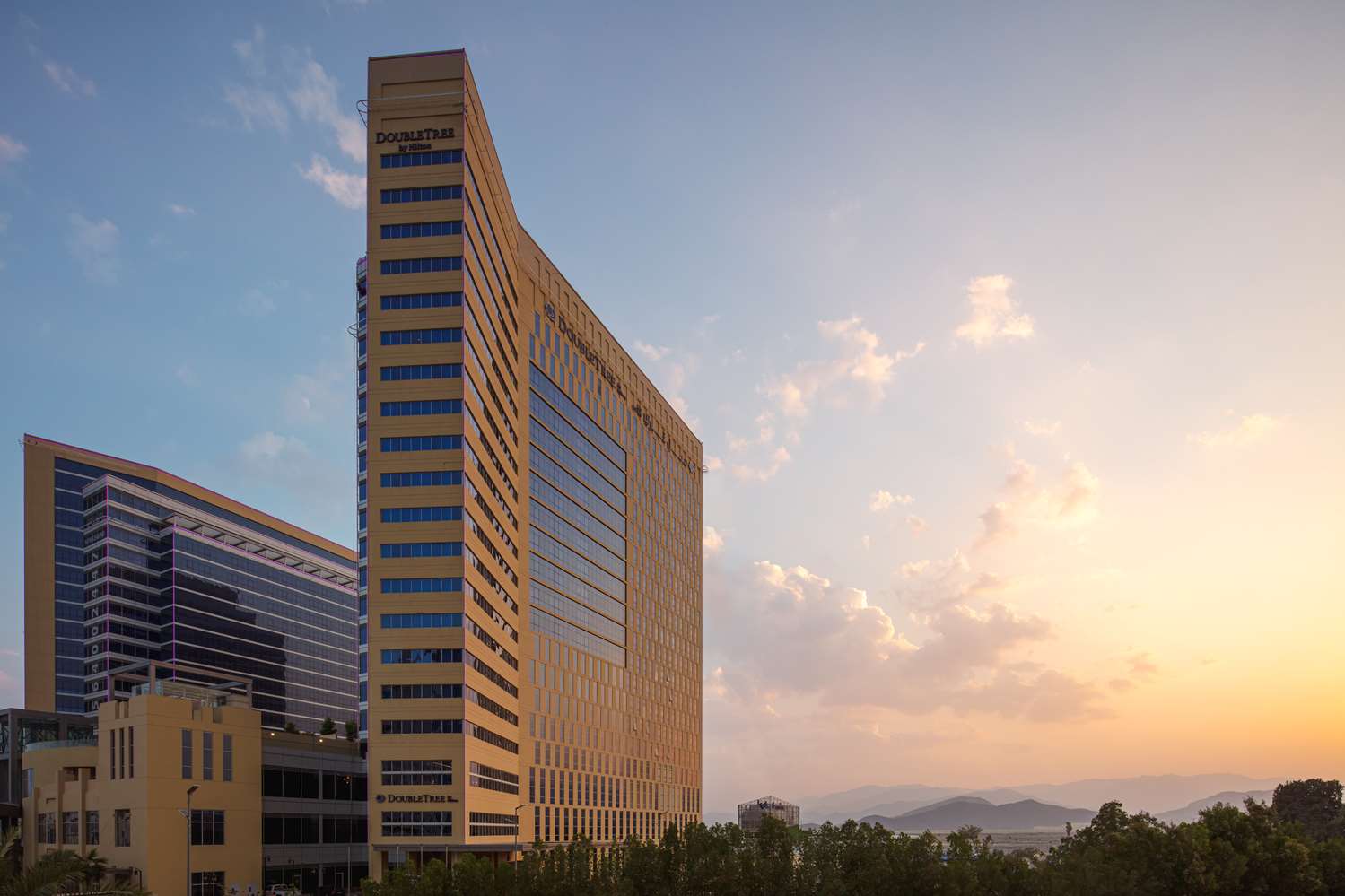 Doubletree By Hilton Fujairah City 2