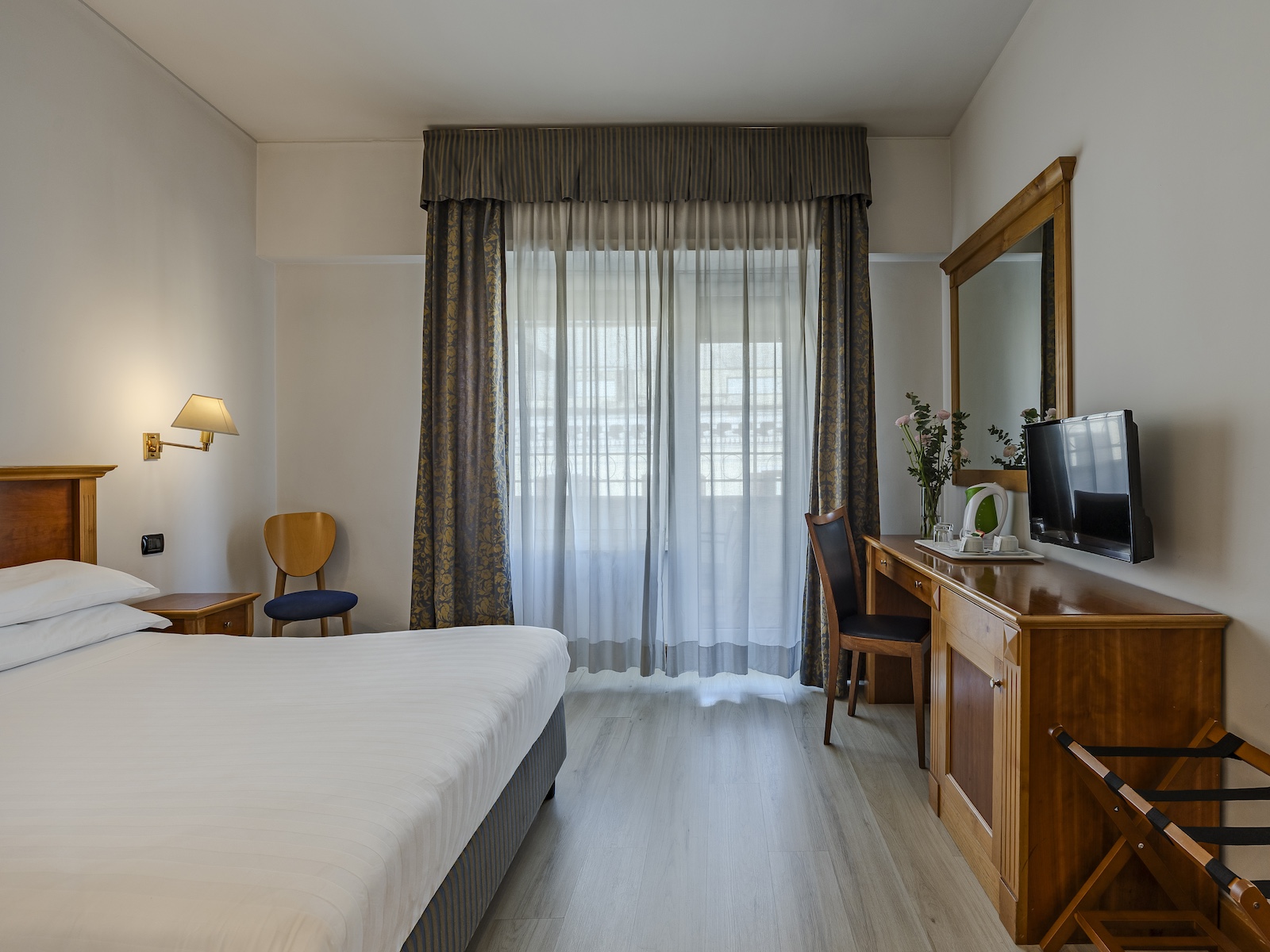 Hotel Diplomatic 2
