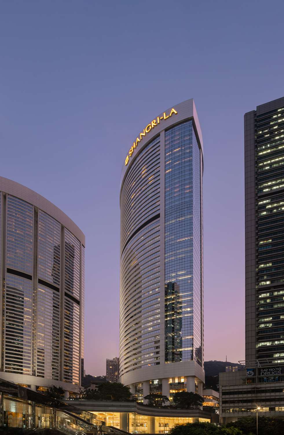 Island Shangri-La, Hong Kong 1