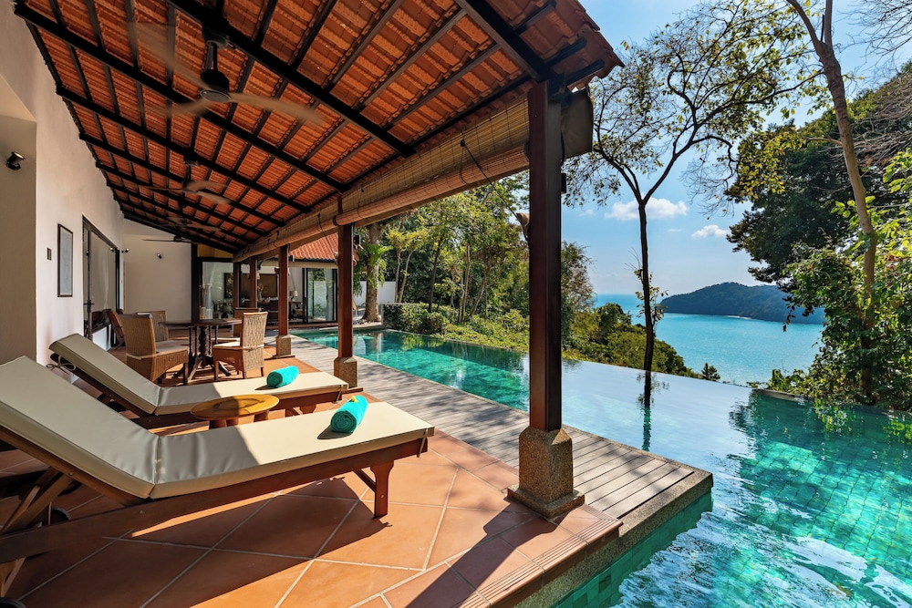 Ambong Pool Villas – Private Pool