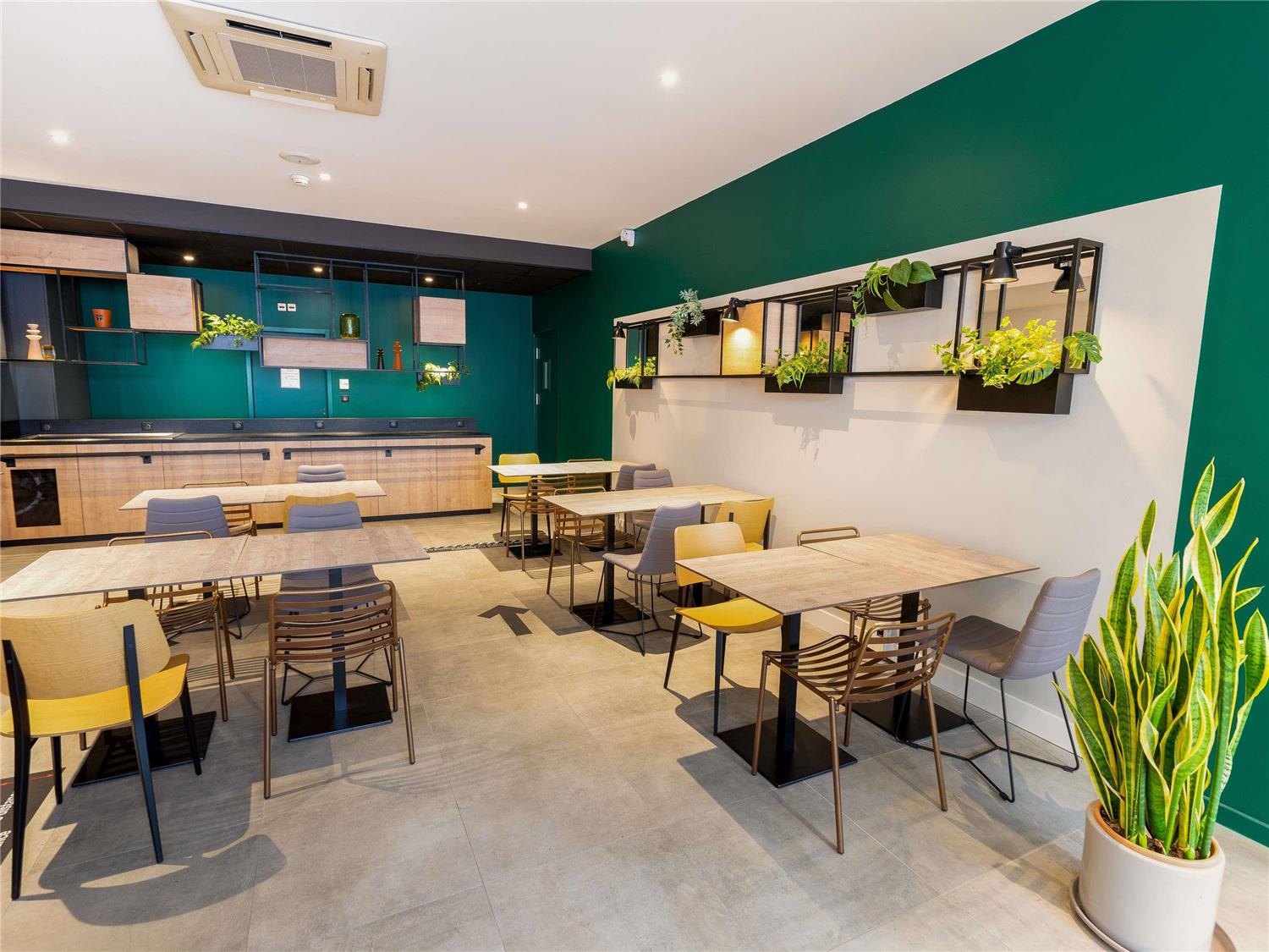 Ibis Pau Centre 2