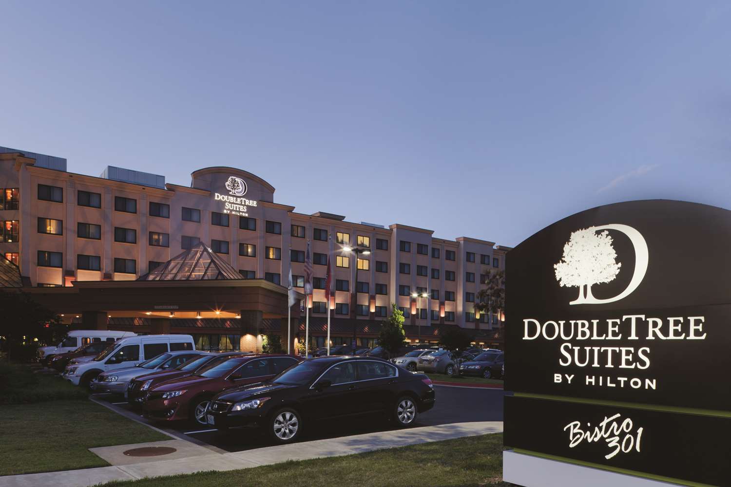 DoubleTree Suites by Hilton Bentonville 1