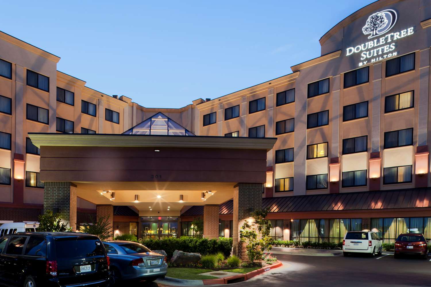 DoubleTree Suites by Hilton Bentonville 2