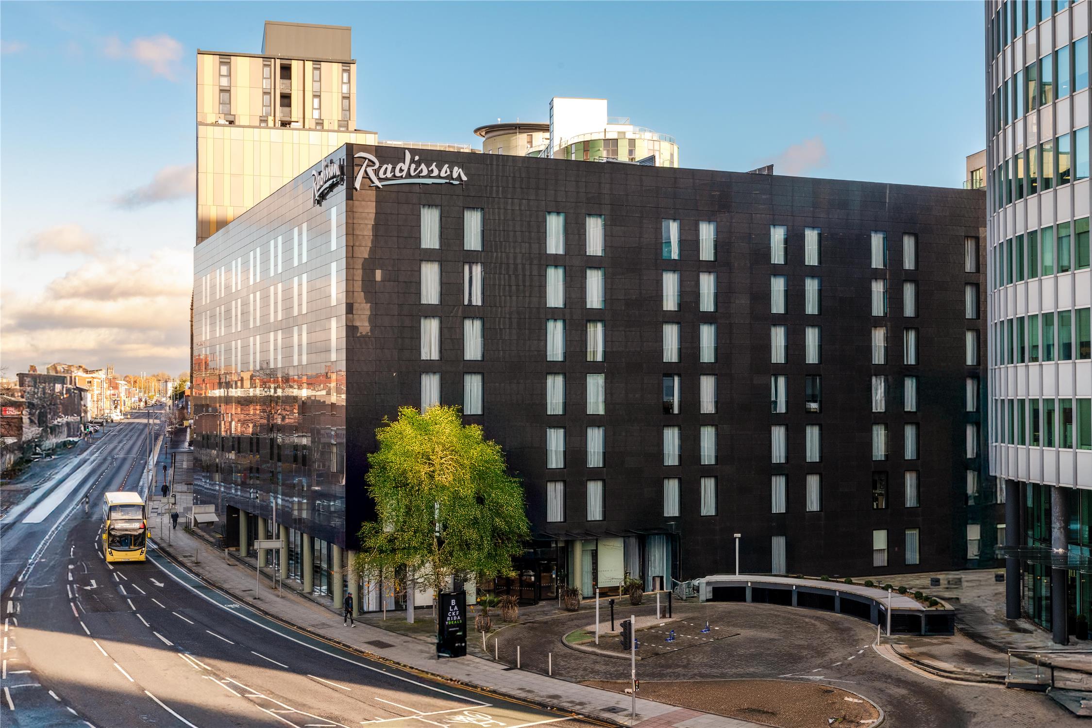Radisson Hotel Manchester City Centre, A Verified Net Zero Hotel 1