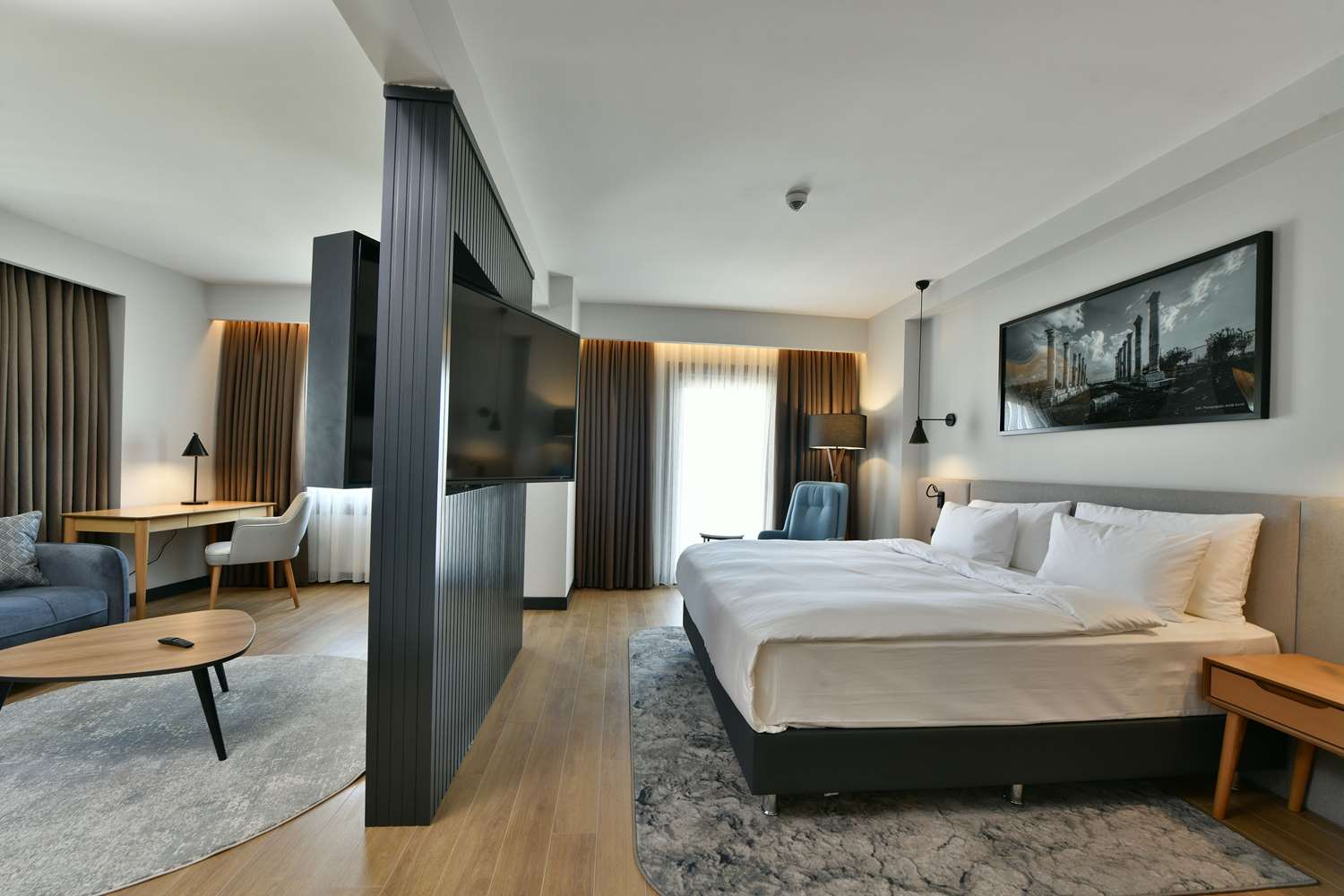 Junior Suite with Partial Sea View and Terrace
