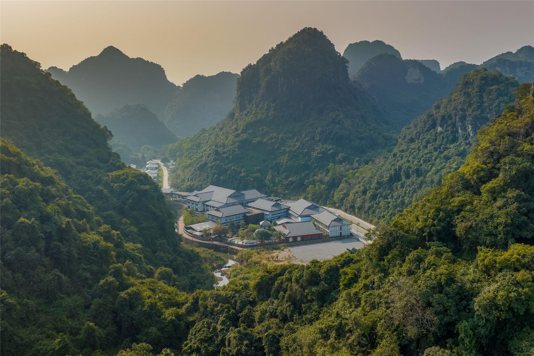 Hilton Quang Hanh Onsen Resort 1