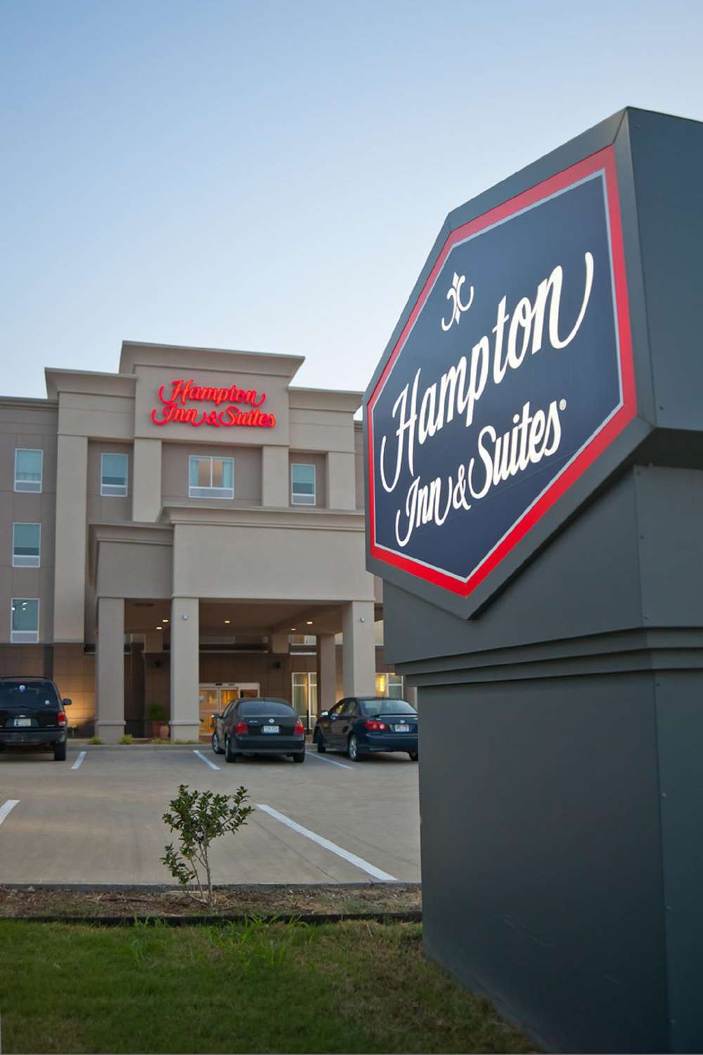 Hampton Inn & Suites Denison 2
