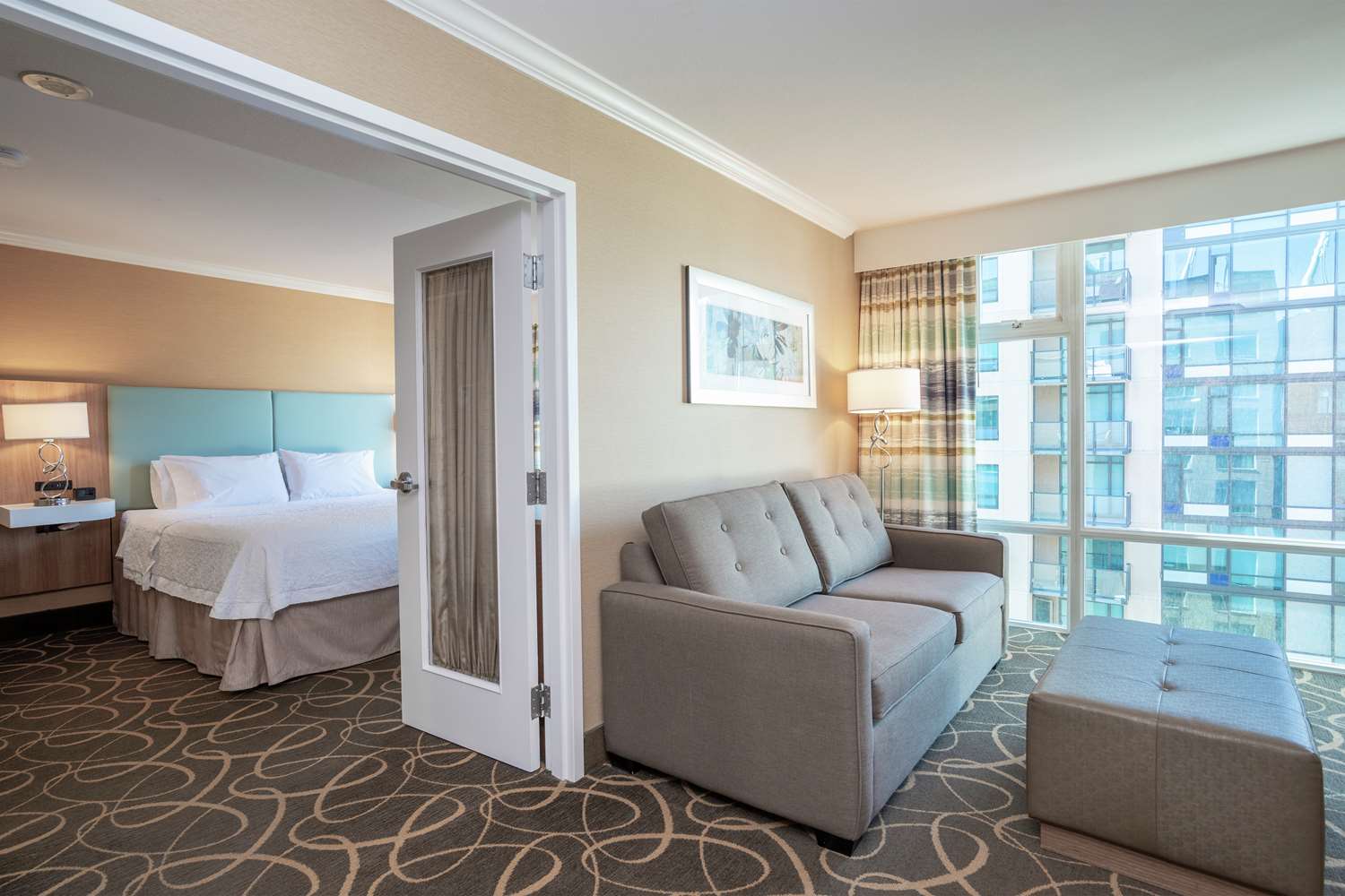 Non-smoking 1 bedroom suite