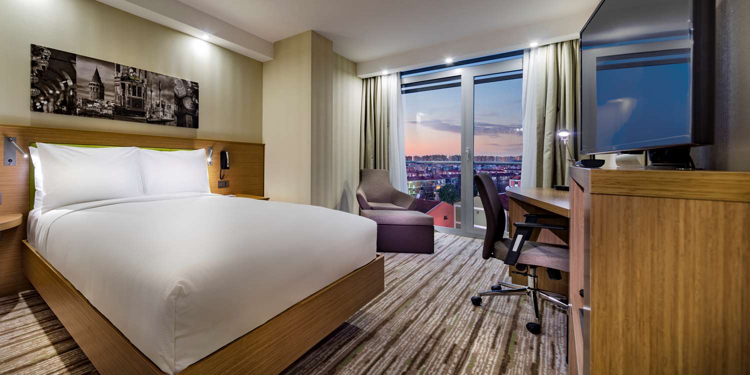 Non-smoking queen room