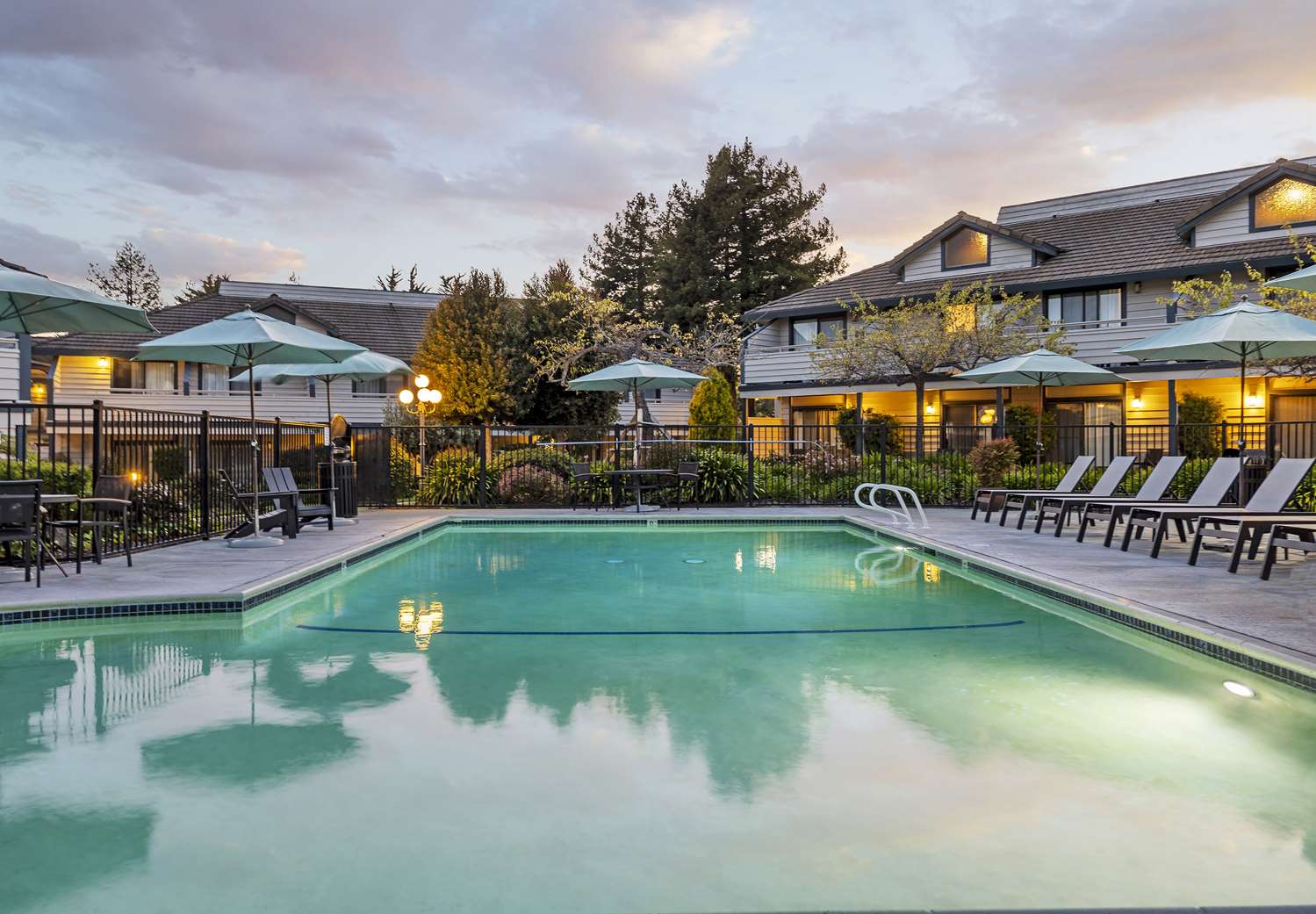 Seacliff Inn Aptos, Tapestry Collection by Hilton 1