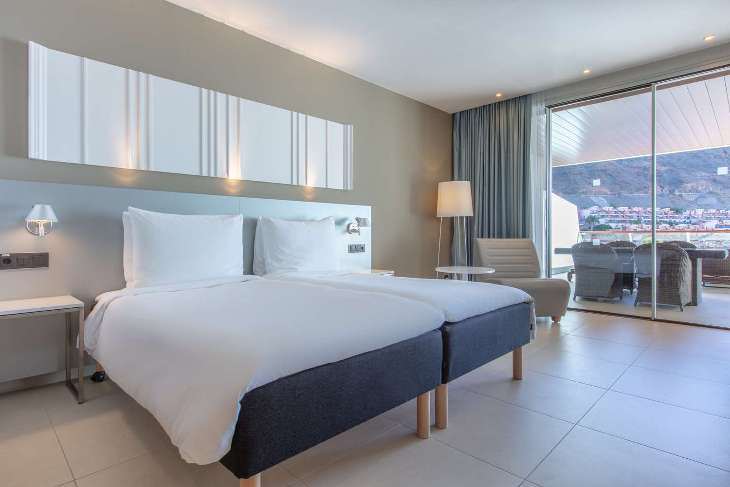 3 dormitorio Suite con Balcón y Vista Piscina