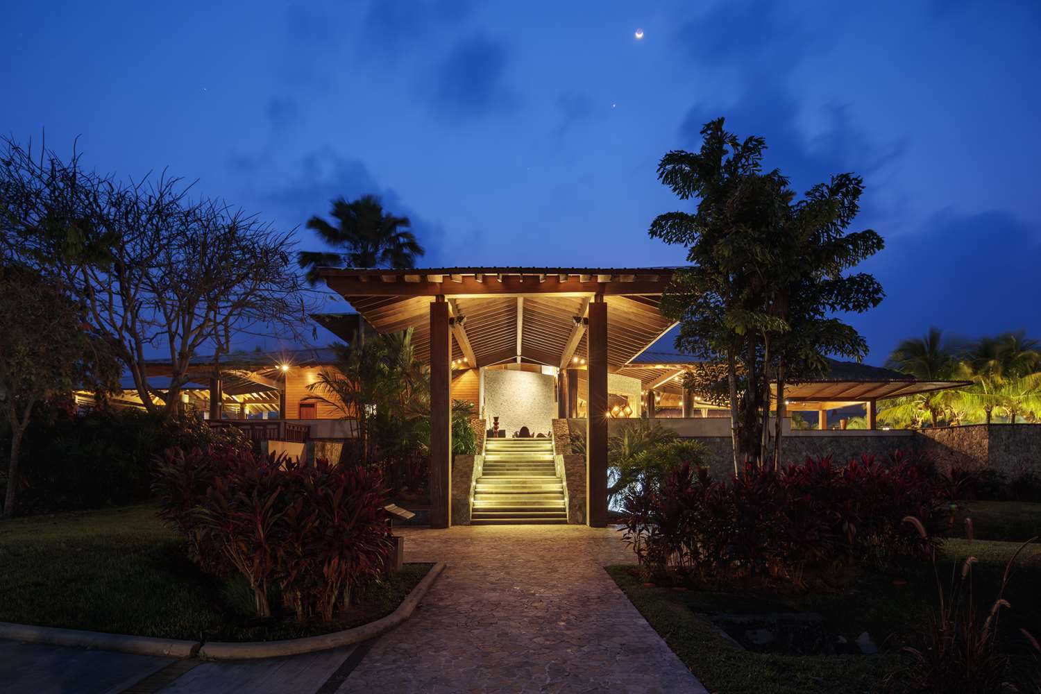 Indura Beach & Golf Resort Curio Collection By Hilton 2
