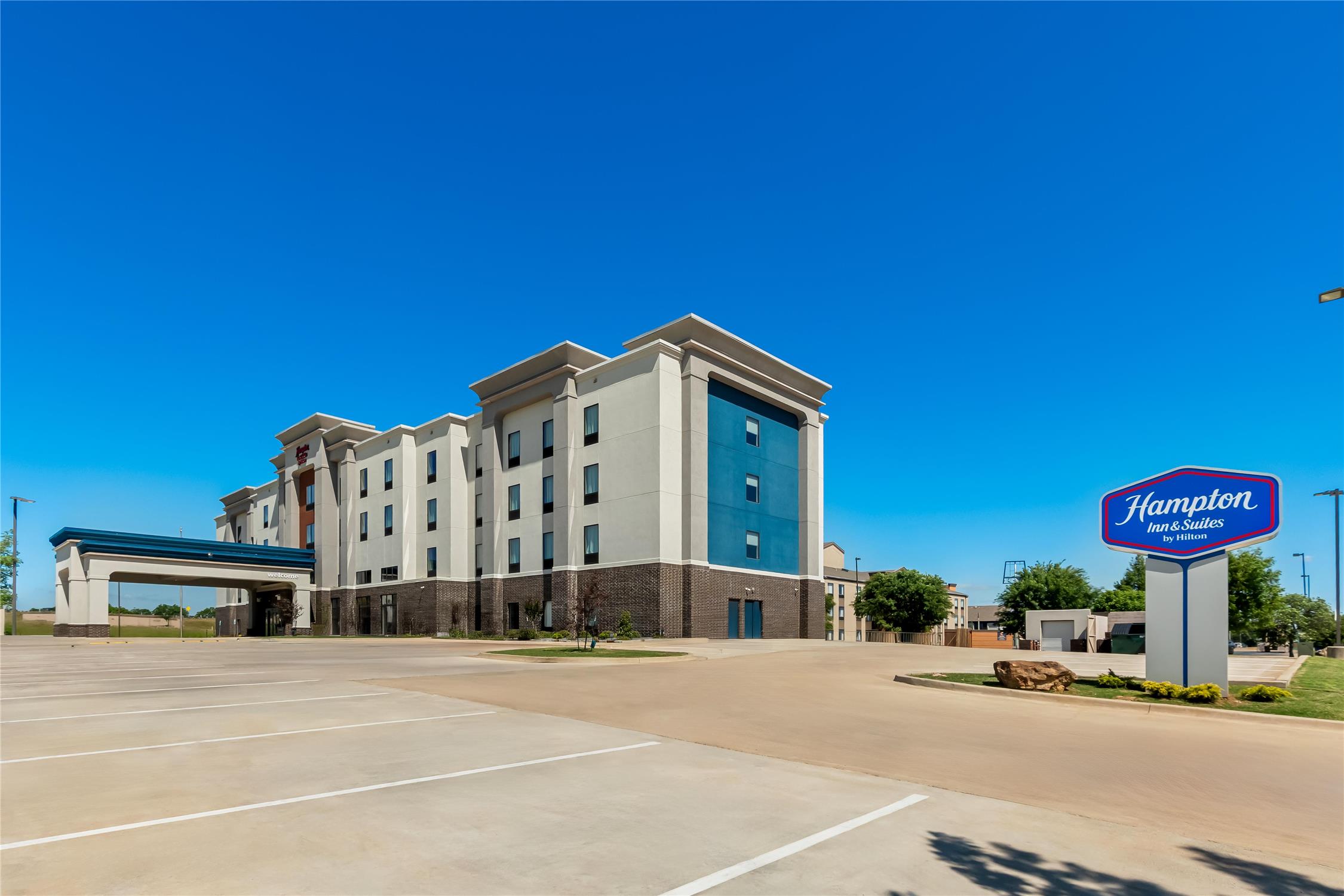 Hampton Inn and Suites Pauls Valley 1