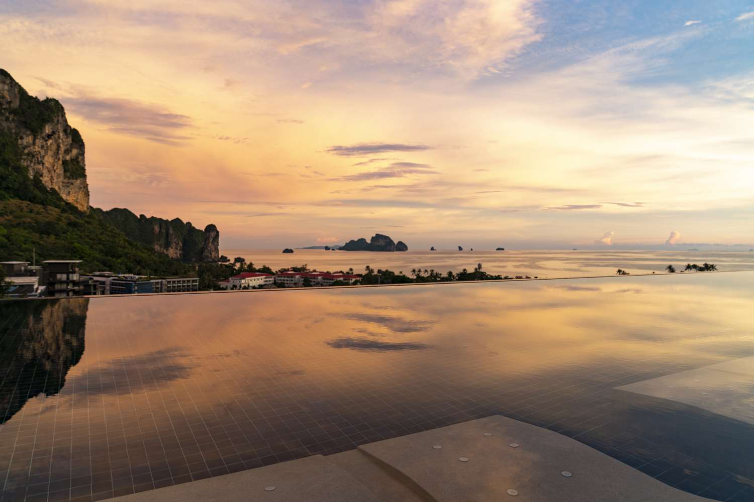 Avani Ao Nang Cliff Krabi Resort 1