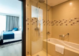 Centara West Bay Hotel & Residences Doha 4