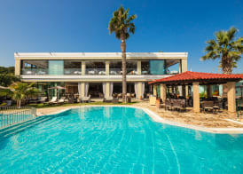 Robolla Beach Aparthotel 5