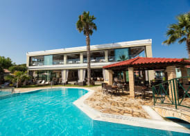Robolla Beach Aparthotel 2