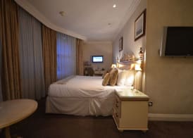 Ashburn Hotel 4