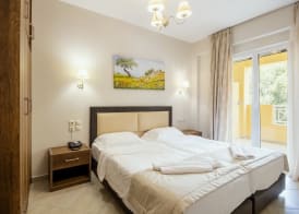 Robolla Beach Aparthotel 3