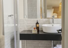 Room Select Via Veneto 4