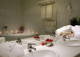 Athens Atrium Hotel & Jacuzzi Suites 2