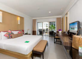 Sawaddi Patong Resort & Spa by Tolani 2