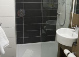 Cairn Hotel & Apartments 3