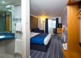 Holiday Inn Express STAFFORD by IHG 3