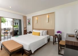 Sawaddi Patong Resort & Spa by Tolani 3