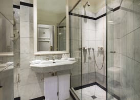 Le Dokhan's Paris Arc de Triomphe, a Tribute Portfolio Hotel 3