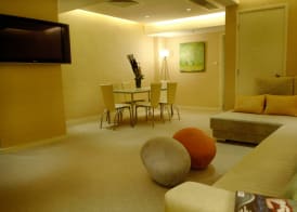 Cosmo Hotel Hong Kong by Dorsett Hotels 2