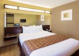 Microtel Inn & Suites by Wyndham Prairie du Chien 4