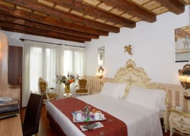 Unahotels Ala Venezia - Adults Only 3