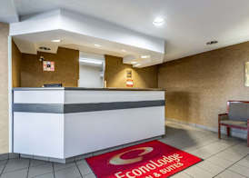 Econo Lodge Inn & Suites Evansville East 4
