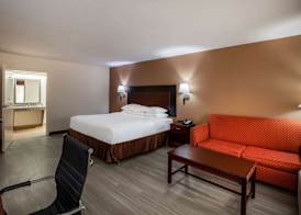 Days Inn & Suites by Wyndham Tyler 4