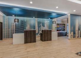 La Quinta Inn and Suites by Wyndham Houston Spring South 2