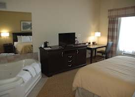 Country Inn & Suites by Radisson, West Bend, WI 4