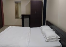 Pals Hotel 4