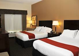 Holiday Inn Express & Suites CLINTON by IHG 3