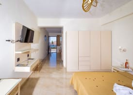 FabView Studio Apartments 4