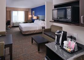 Holiday Inn Express & Suites BAKERSFIELD AIRPORT by IHG 4
