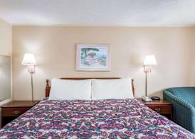 Travelodge by Wyndham Ridgeway Martinsville Area 2