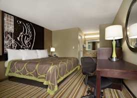 Super 8 by Wyndham Tupelo Airport 3