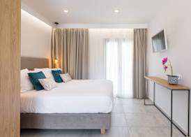 V Luxury Suites 2