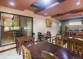 RedDoorz at Coco Grove Tourist Inn 4