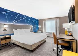 Comfort Inn & Suites 4