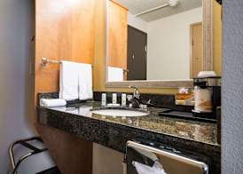 Quality Inn & Suites Silverdale Bangor-Keyport 4
