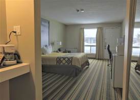 Jolly Roger Inn & Resort 4